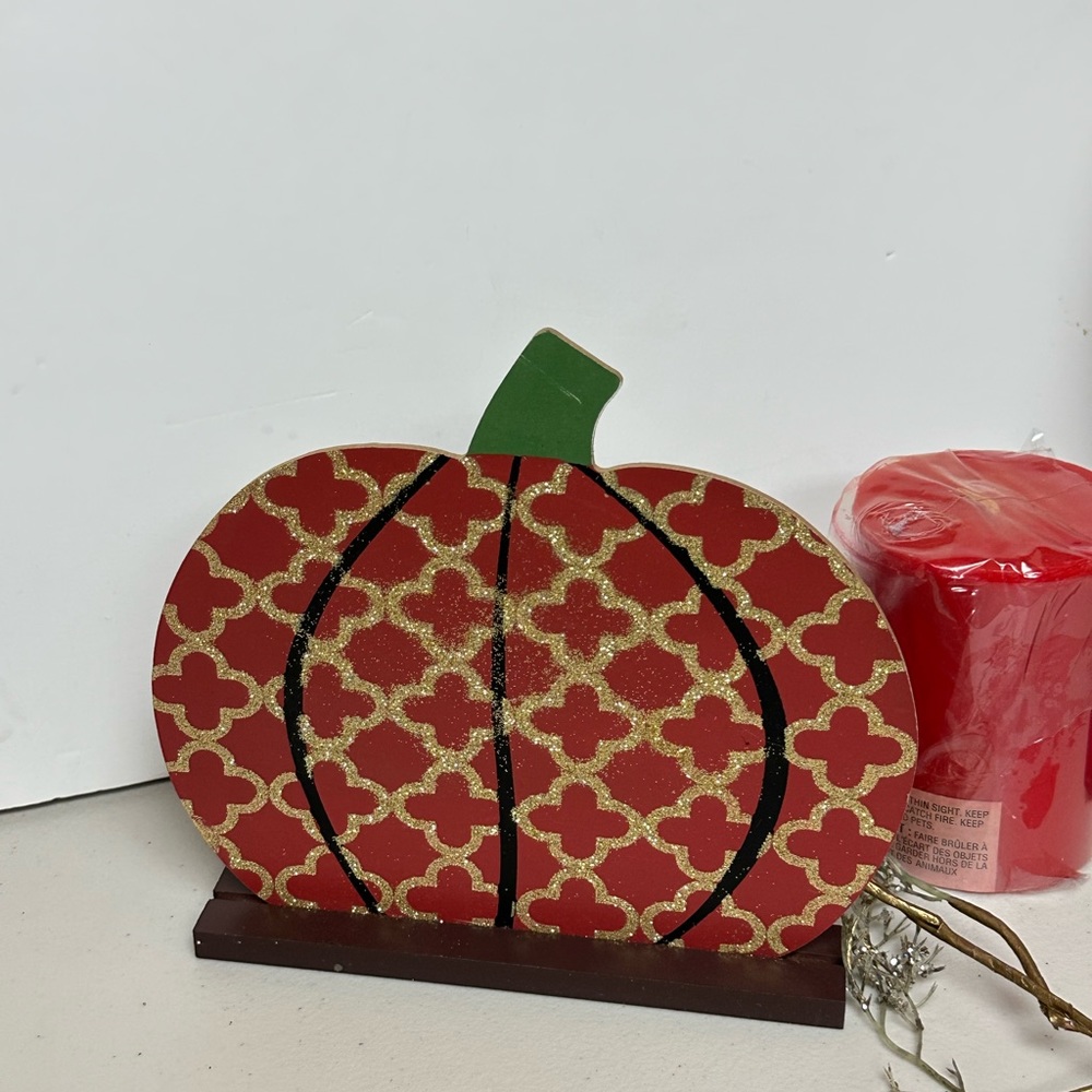 Welcome Fall table decor by momentum